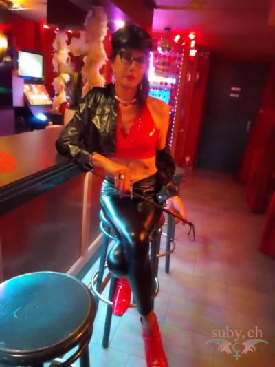 mistress-suby-bermuda-bar-webergasse-basel Domina Suby in der Rotlichtbar "Bermudabar" in Basel,Webergasse.